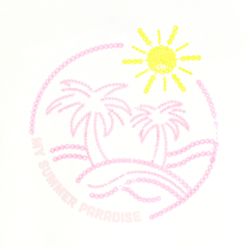 قميص داخلي أبيض عليه نقوش...